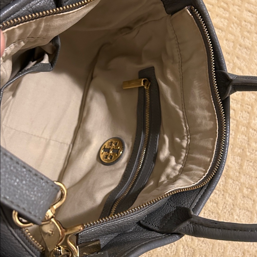 Tory Burch Gray Pebbled Leather Horsebit 2 Way Crossbody Hand Bag - Picture 10 of 13
